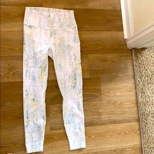 High-waisted white crackle leggings